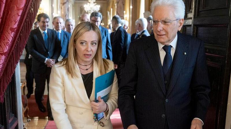 Meloni: “Mattarella da ministro redigeva circolari sul tetto agli stranieri in classe, giusto farlo”