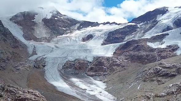 Le montagne malate di clima: “Siamo come l’orchestra del Titanic”