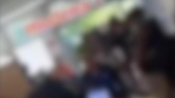 Escono da scuola, entrano in 50 nel supermercato e fanno razzia in diretta sui social