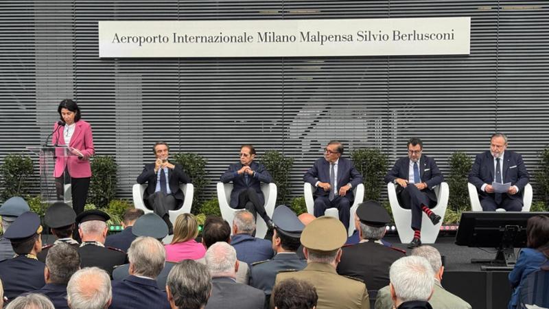Malpensa, da oggi è l’aeroporto Silvio Berlusconi: la cerimonia al Terminal 1
