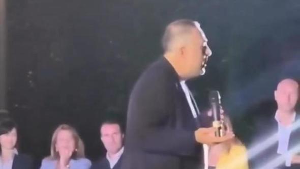 Vannacci ai reggini: "Cornuti e mazziati". Il sindaco Cannizzaro replica dal palco
