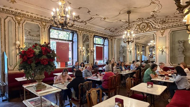 Lo storico caffè Platti cambia padrone e chiude dal 1° ottobre: via Gerla, ora lavori di restyling