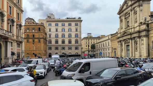 Il pendolare: “Andare in centro a Roma è diventato un salasso. Trenta euro in due giorni” 