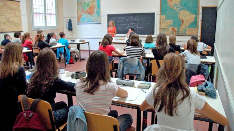 Libro negazionista alle scuole di Belluno, la Regione Veneto sospende i fondi