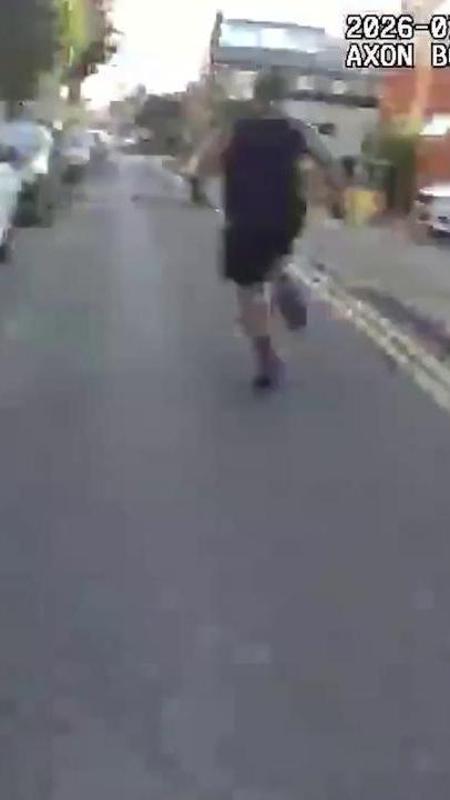 Arrestato un presunto pedofilo a seguito di fuga dopo aver fotografato bambini