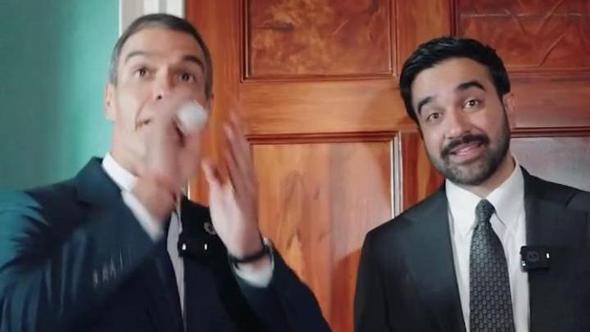 La sfida a basket di Sanchez e Mamdani: "Essere di sinistra significa tentare tiri difficili. E segnarli"