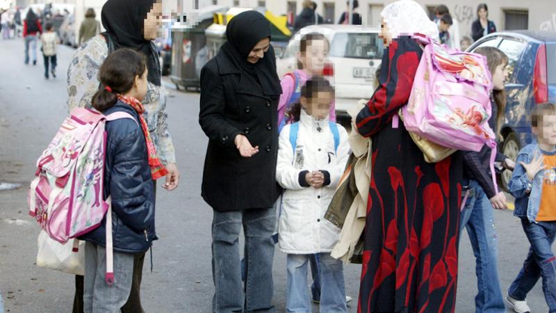 Italiani favorevoli al tetto agli studenti stranieri. Ma il problema più sentito è un altro