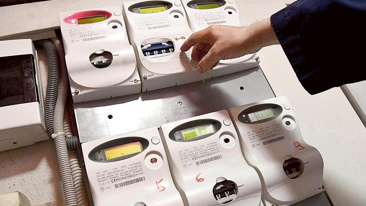 Bollette, boom di truffe: dai finti call center al "sì" al telefono, 5 regole per difendersi