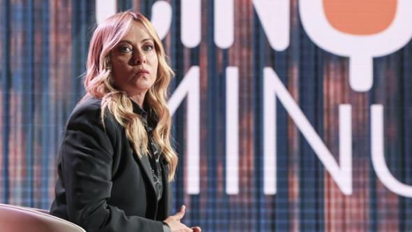 Processo a Fabrizio Corona, Meloni testimone a Milano: l’udienza rinviata al 25 gennaio