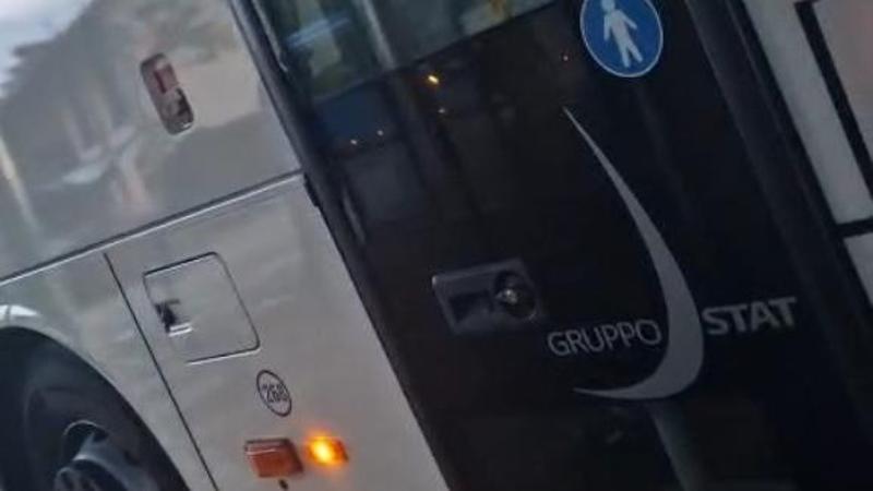 Autista di bus lascia a terra una quattordicenne a Fossano
