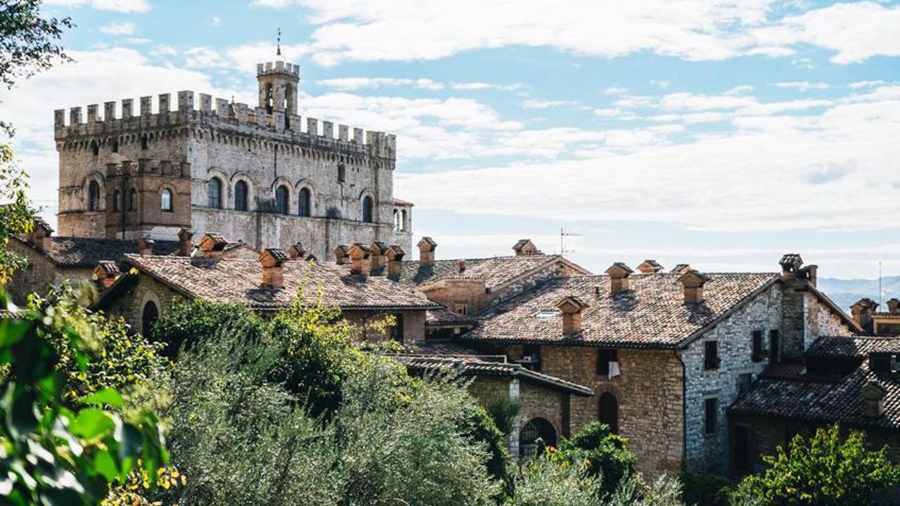 48 ore a Gubbio, dove San Francesco indossò per la prima volta il saio e ammansì il lupo