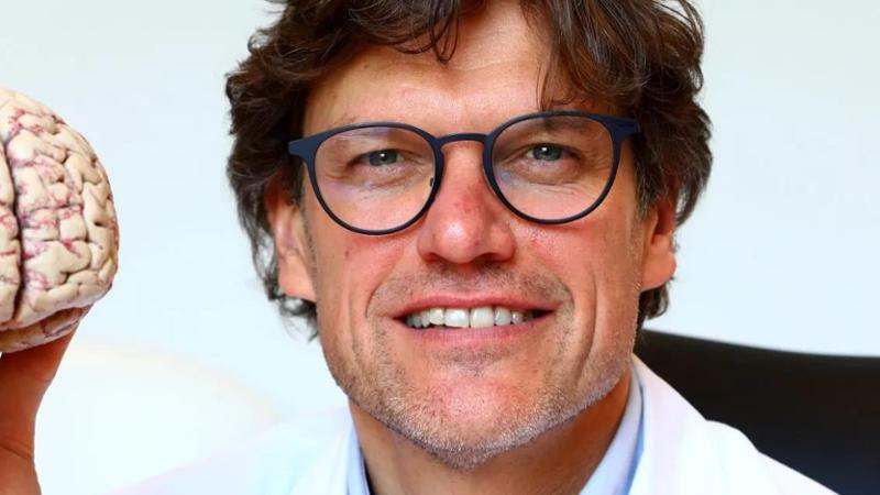 Meditazione, dieci regole e si inizia: i suggerimenti del neurologo Steven Laureys