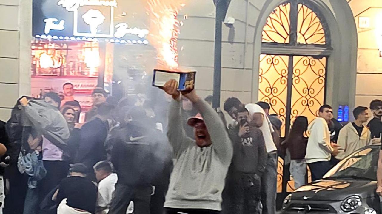 Fumogeni, bengala e proteste nella notte di Borgo Rossini a Torino: cosa è successo