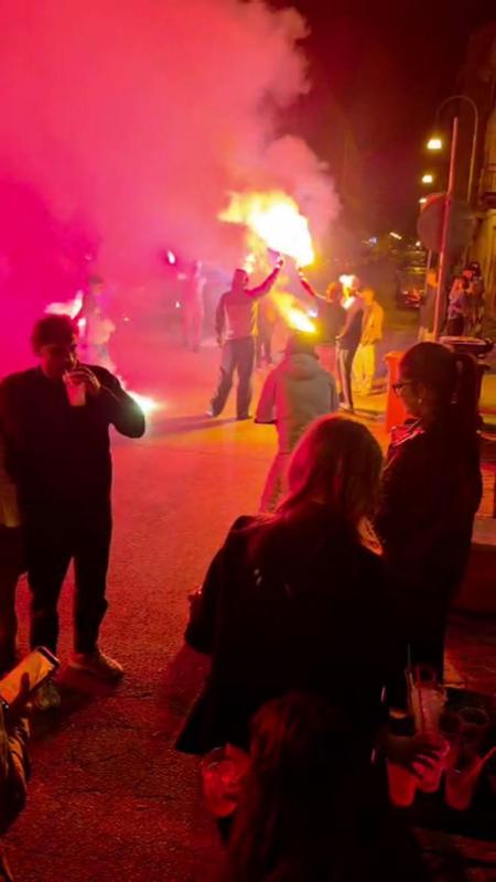 Malamovida a Torino, fumogeni e bengala tra le proteste dei residenti