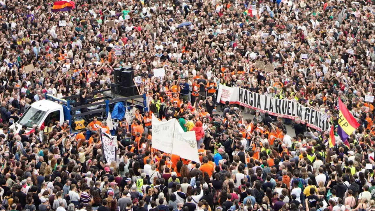 Spagna in piazza per la casa, 70 mila a Madrid. Gli organizzatori: “Siamo 500 mila. Ora sciopero generale”