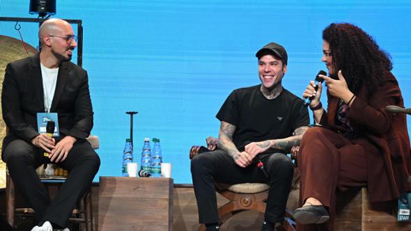 Fedez boccia il ddl antisemitismo: “Non è una priorità”. Poi attacca: “Segre è intoccabile?”