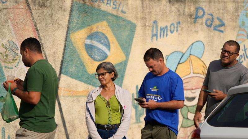 Brasile, Bolsonaro avanti col 49% ma lo spoglio è all’inizio