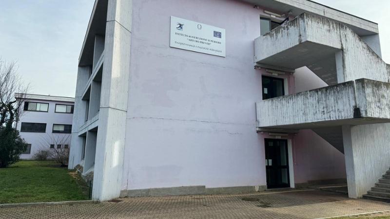 “Odio i disabili”: studente ustiona il compagno con un accendino a scuola