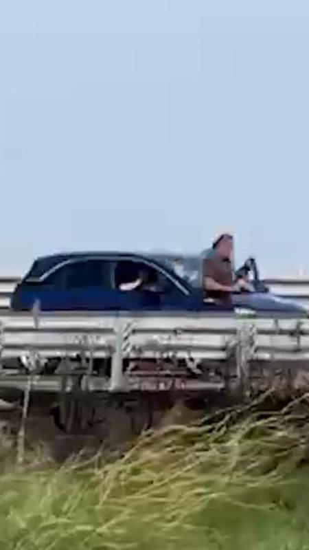 Assalto al portavalori sull’A14 a Foggia: auto in fiamme, spari e chiodi sull’asfalto