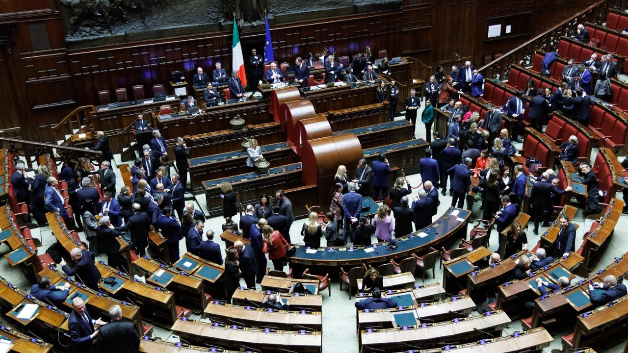 Legge elettorale, la maggioranza approva la fiducia sull’articolo 1. L’ira dell’opposizione