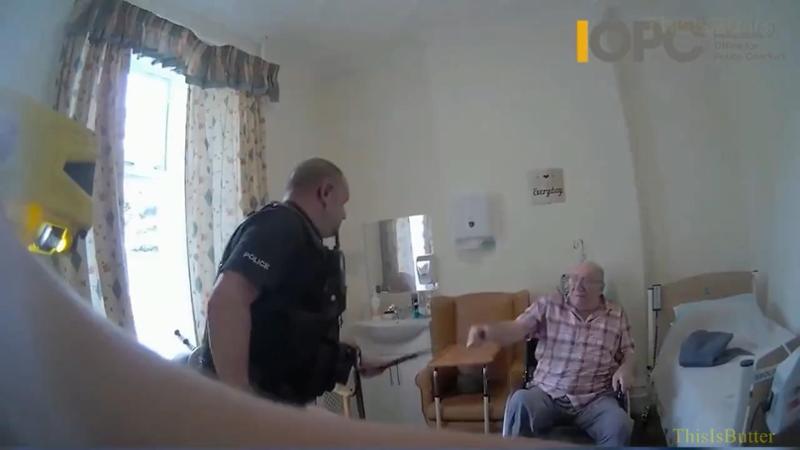 Agenti licenziati dopo aver usato il taser su un anziano