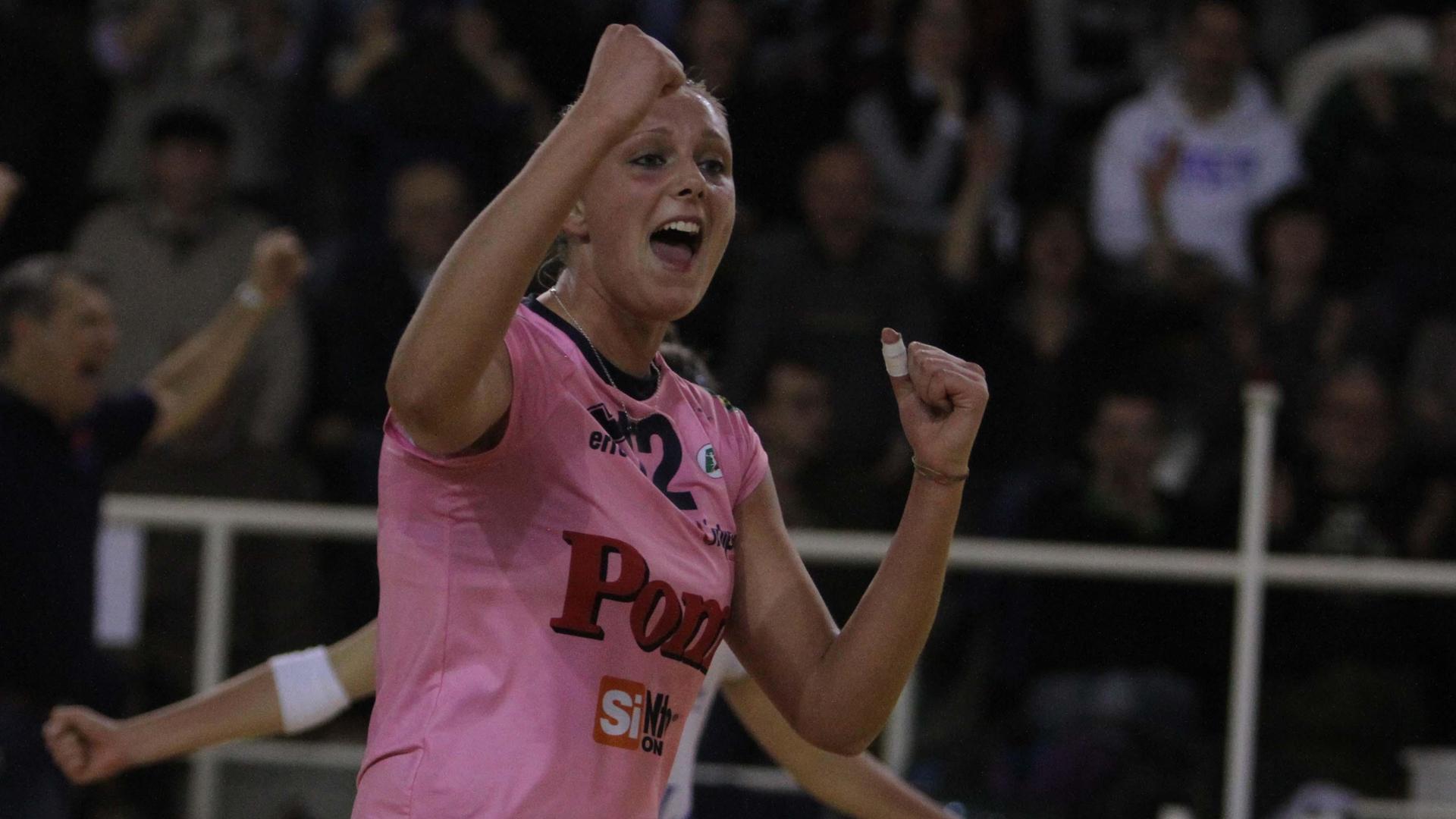 Stefania Corna, former Italian national volleyball player, dies at 35