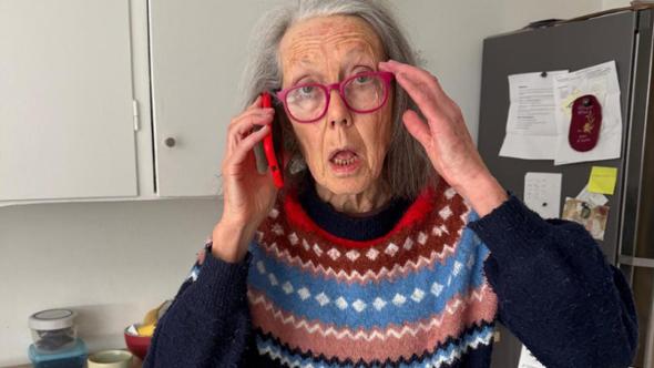 Nobel ad Anne Carson. La letteratura che fa arte e non si lascia definire