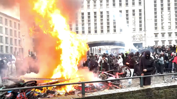 Guerriglia urbana alla stazione centrale di Bruxelles