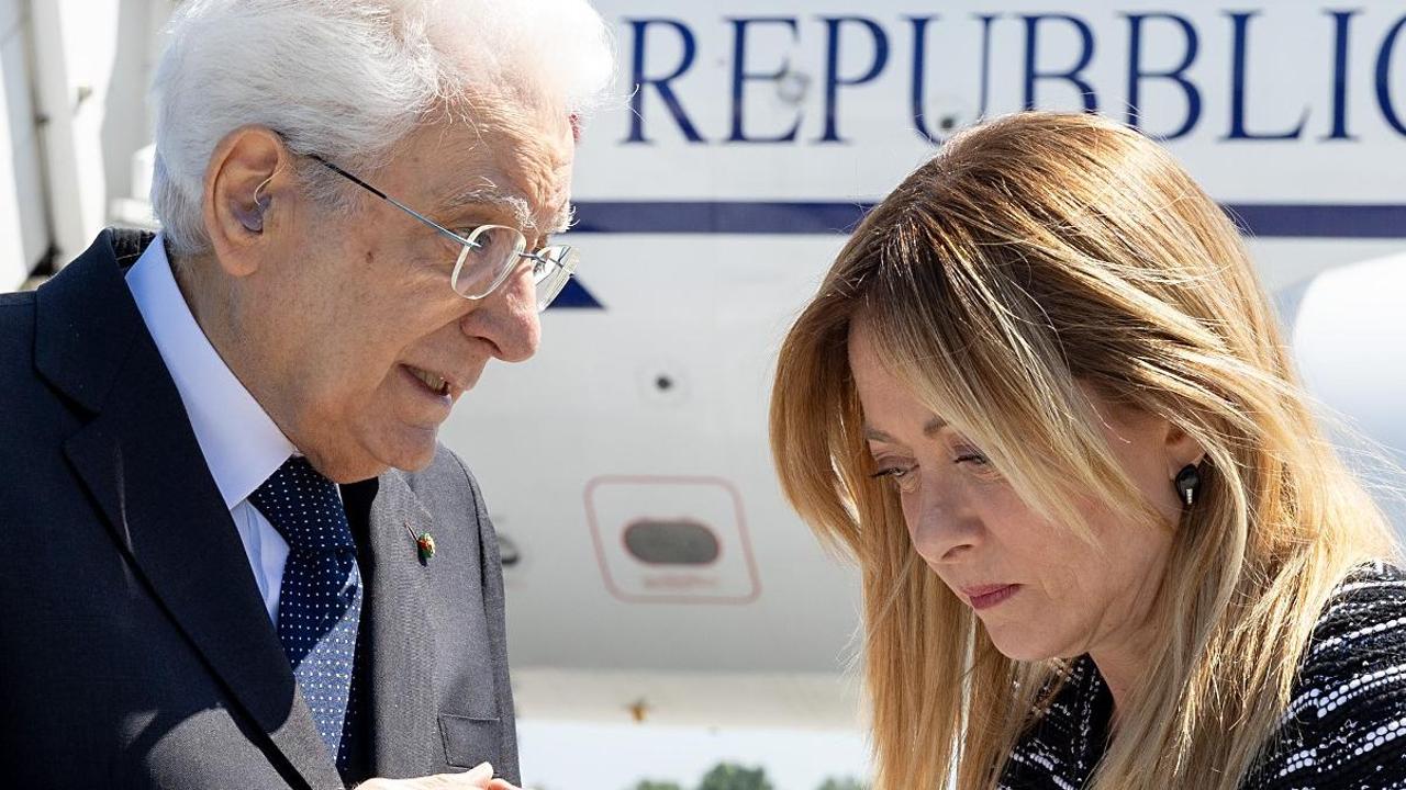 Mattarella firma la legge elettorale e accelera il verdetto della Consulta: parte la sfida dei giuristi