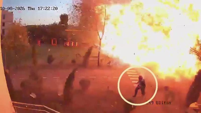 Uomo sfugge a un attacco con drone vicino a un parco giochi