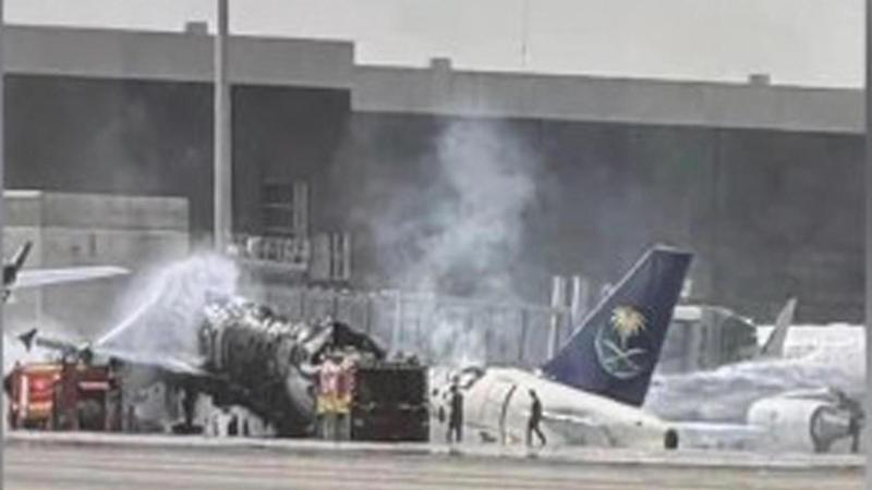 Almeno un aereo ha subito gravi danni all'aeroporto di Riad - (@Open Source Intel su X/Ansa)

