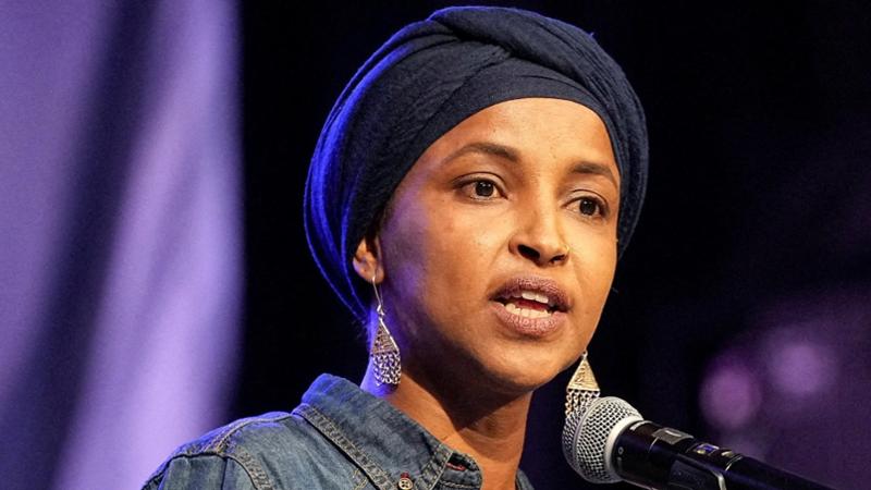 Usa, blitz a casa della deputata dem Ilhan Omar: indagine penale sullo status di immigrata