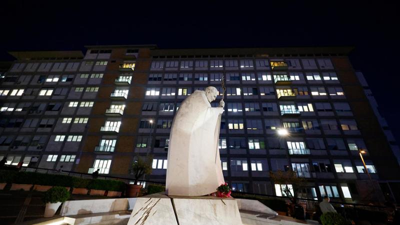 “Notte tranquilla” per il Papa al Gemelli. Oggi esami post-operatori
