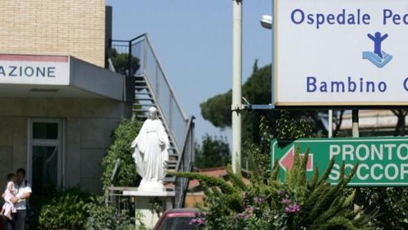 Ragazzo vive 3 anni con la leva del freno della bici nella schiena, poi la scoperta: operato a Roma