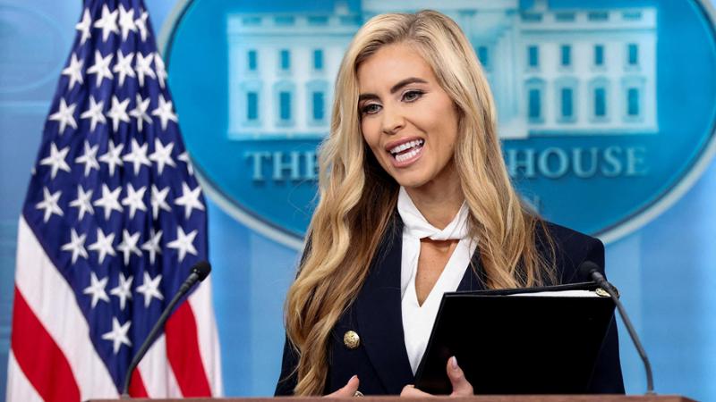 I 5 giorni di Katie Zacharia da portavoce di Trump: 14 minuti di conferenza stampa ed è già ex