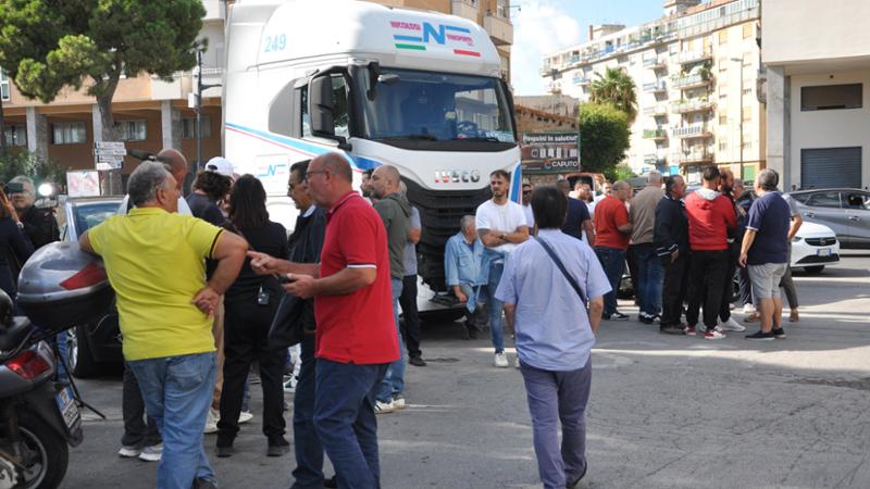 L’onda di proteste che spiazza la destra