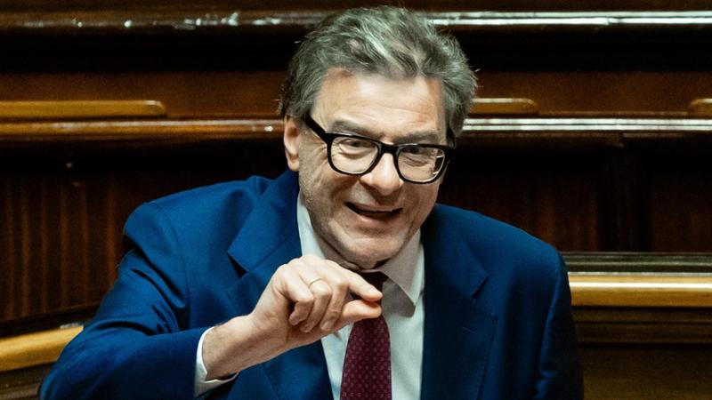 “Tassa sulle banche, non muore nessuno”: Giorgetti attacca ma Tajani non ci sta