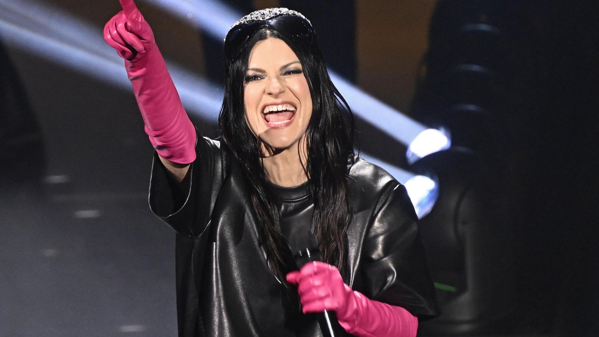 Laura Pausini brings her tour and anti-violence message to Turin