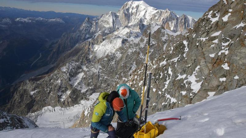 Monte Bianco, allarme per il ghiacciaio Whymper: è a temperatura di fusione