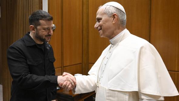 Il Papa chiama Zelensky:“Salviamo i civili della città affamata”