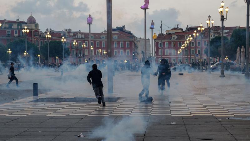 A Nizza scatta il coprifuoco per i minori: vietato circolare dalle 21 alle 6