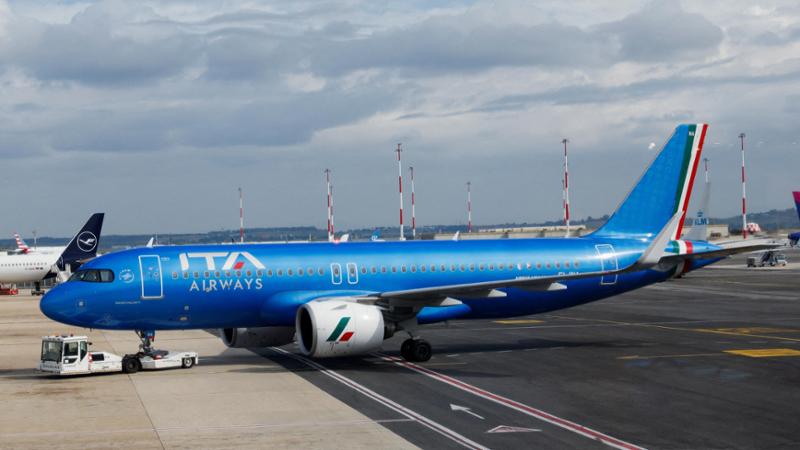 Malore sul volo Parigi-Roma, non basta l’atterraggio di emergenza: donna muore in pista