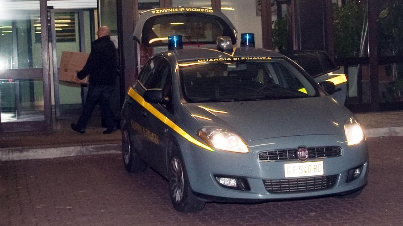 Scoperta nell’autonoleggio la “banca occulta delle mafie”: 30 arresti e giro d’affari milionario