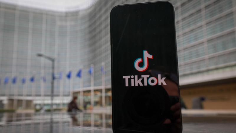 Tiktok, l’editore di Politico e Telegraph punta alla divisione europea: intesa per l’acquisizione