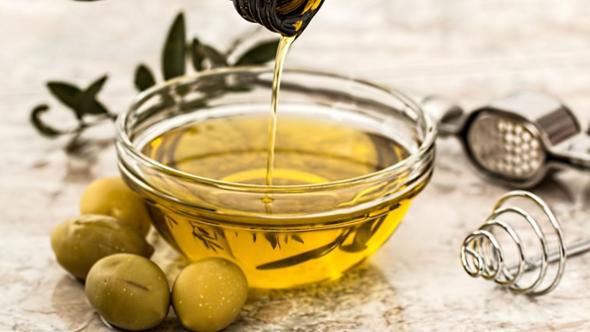 I due trucchi per riconoscere l'olio extravergine d'oliva di qualità