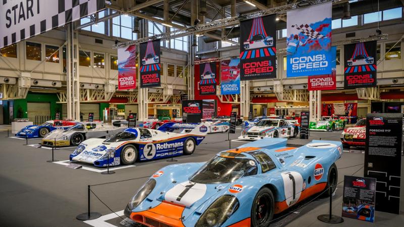 Auto d’epoca a Bologna. Il business nostalgico tra i tesori degli stand