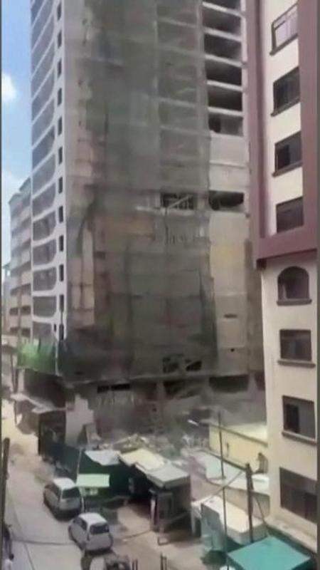 Kenya, il palazzo di 18 piani si accartoccia su sé stesso: il momento del crollo ripreso in video