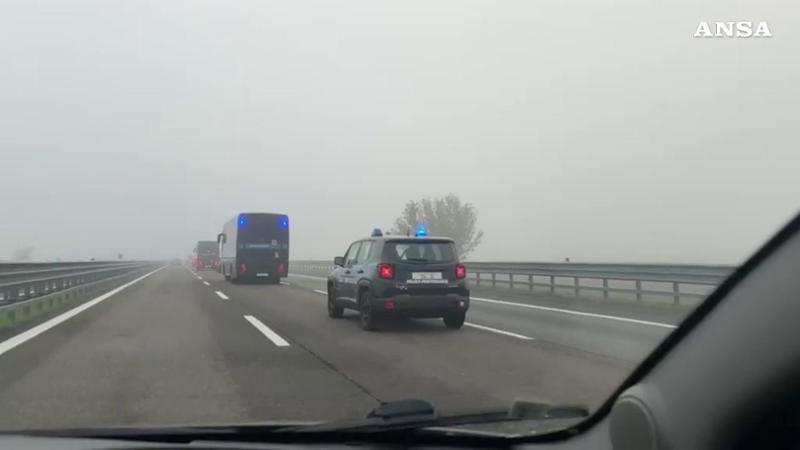 Convoglio blindato verso Torino: agenti incappucciati e mezzi del Gom in autostrada
