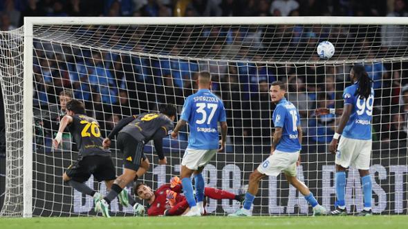 Show e festa del gol al “Maradona”, tra Roma e Napoli finisce 3-3. Espulso Allegri
