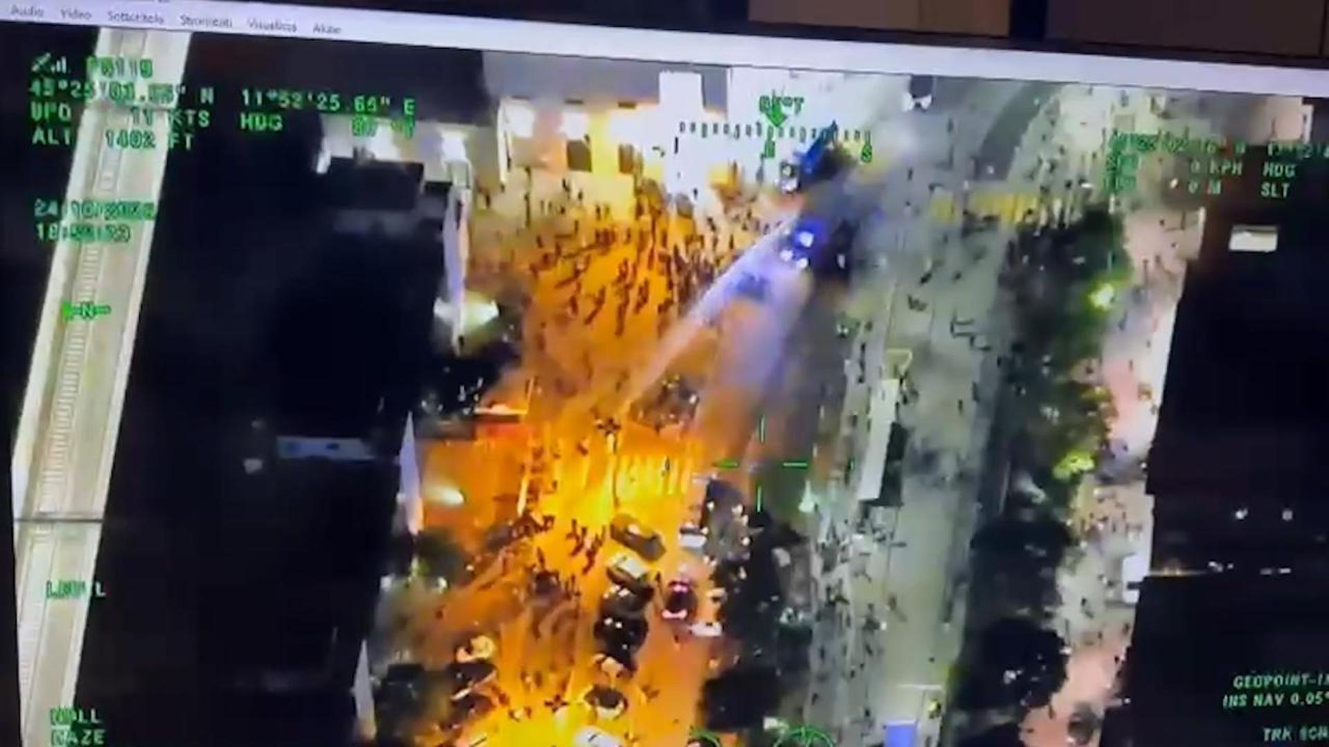 Canhão de água frustra ataque à estação: momento capturado por câmeras de vigilância